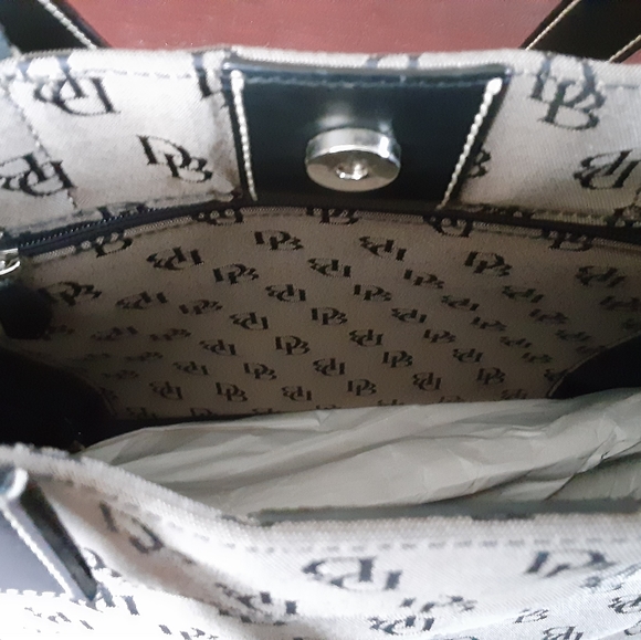Dooney & Bourke Handbag - Picture 4 of 9